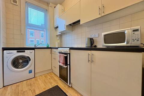 2 bedroom terraced house to rent, Bankfield Terrace, Leeds, West Yorkshire, LS4