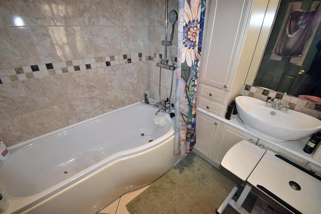 Downstairs Bathroom/WC