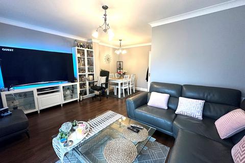 3 bedroom end of terrace house for sale, Signal Close, Henlow