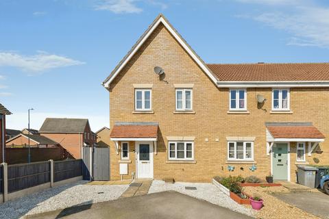 3 bedroom end of terrace house for sale, Signal Close, Henlow