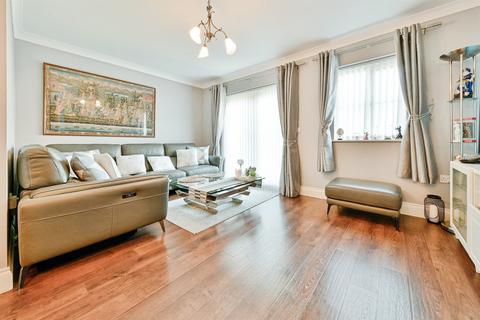 3 bedroom end of terrace house for sale, Signal Close, Henlow