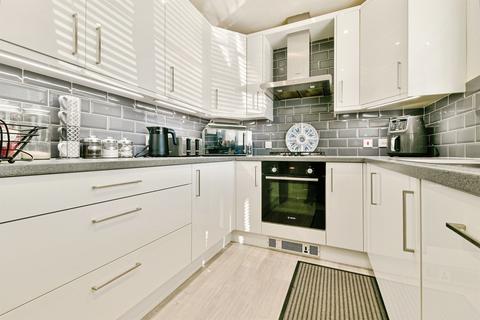 3 bedroom end of terrace house for sale, Signal Close, Henlow