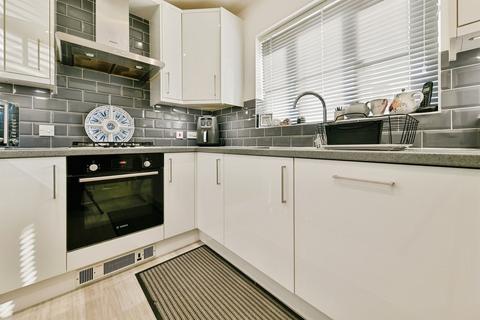 3 bedroom end of terrace house for sale, Signal Close, Henlow