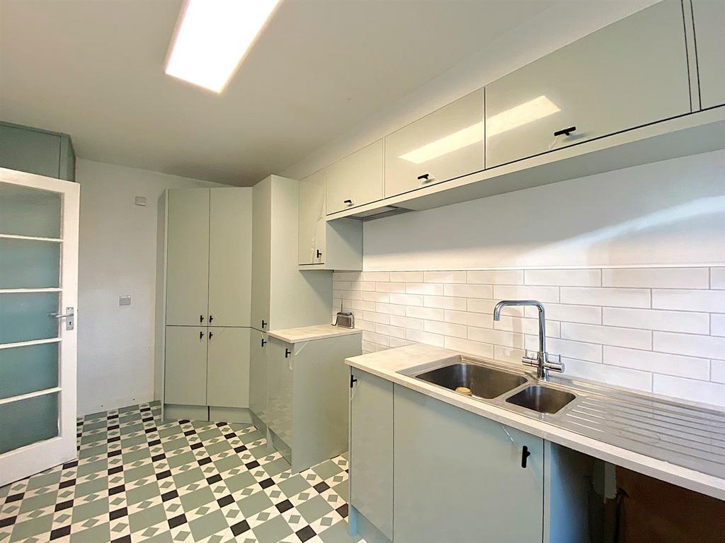 7 St Thomas - Kitchen3.jpg