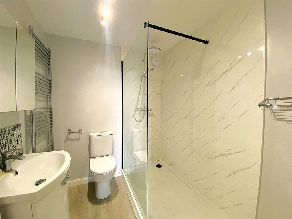 7 St Thomas - Shower.jpg