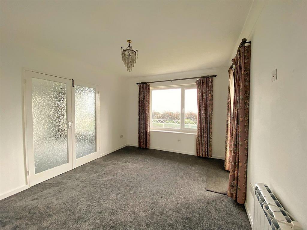 7 St Thomas - Diner1.jpg