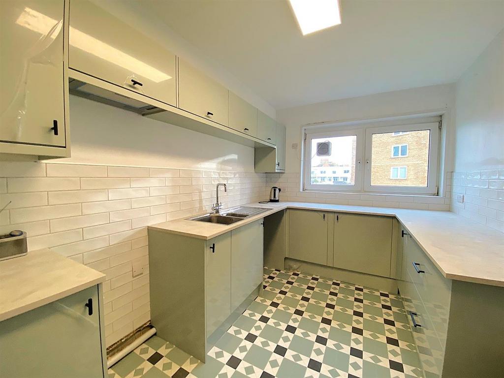 7 St Thomas - Kitchen2.jpg