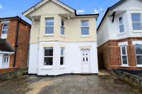 4 bedroom detached house for sale - View 2