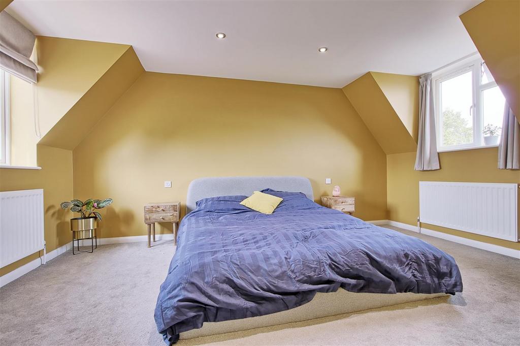 Bedroom 1.jpg
