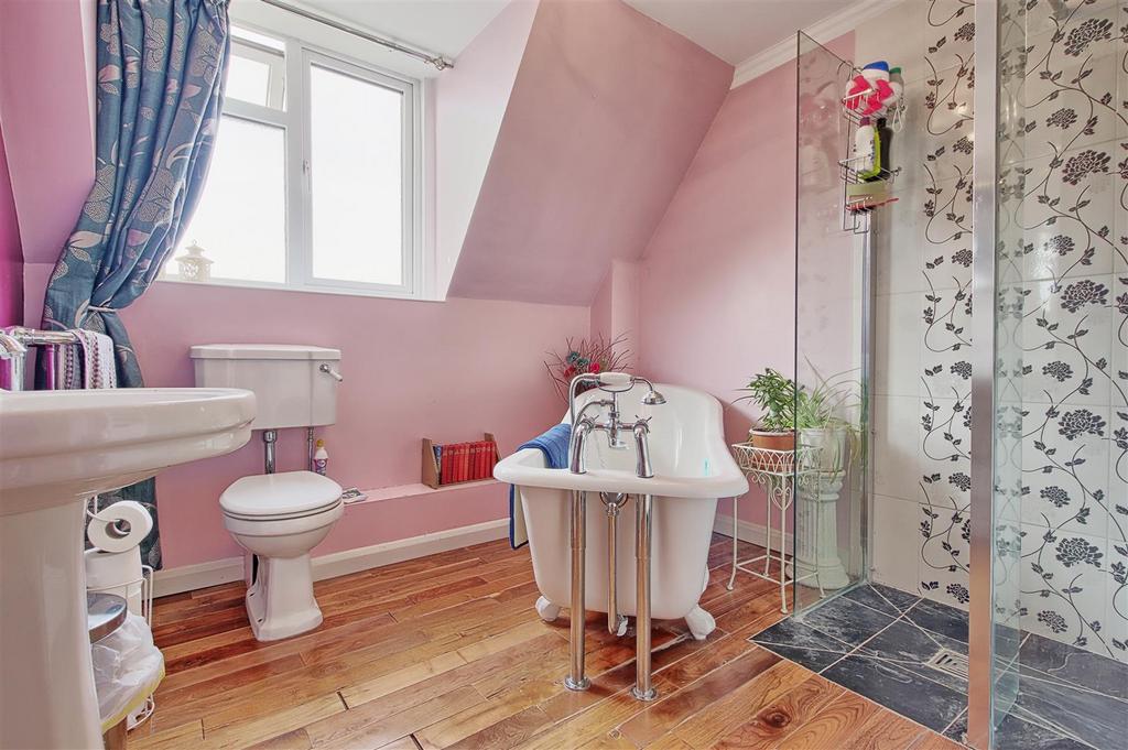 Bathroom 2.jpg