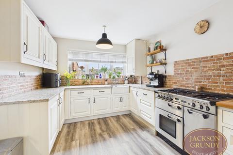 3 bedroom end of terrace house for sale, Staverton Road, Daventry, NN11 4EY