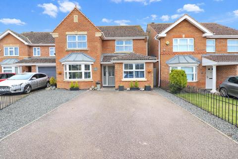 4 bedroom detached house for sale, Teasel Close, Rushden NN10