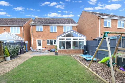 4 bedroom detached house for sale, Teasel Close, Rushden NN10