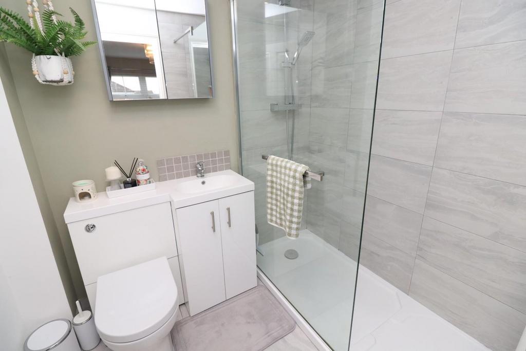 En-suite Shower Room / WC