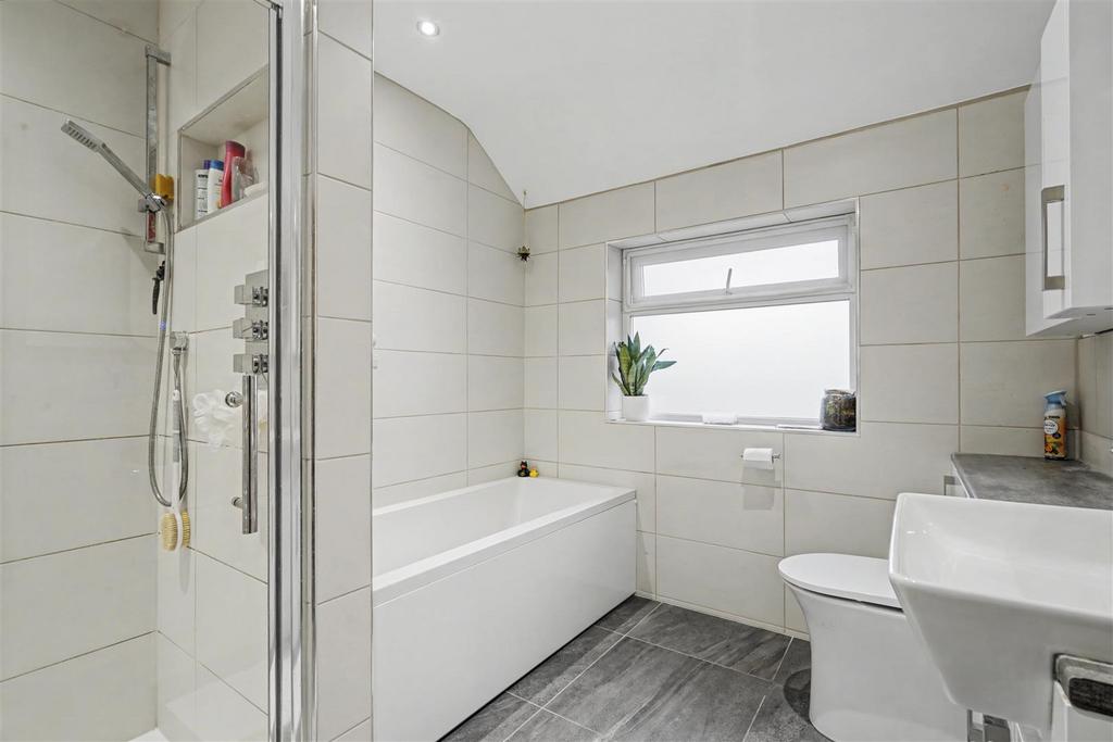 Bathroom 1 1.jpeg