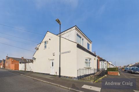 2 bedroom flat for sale, Selbourne Street, Roker