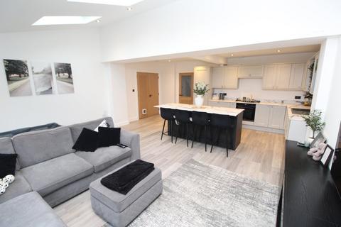 undefined, Gwendoline Drive, Leicester LE8