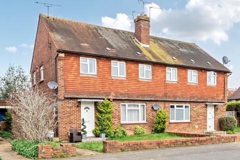 2 bedroom flat for sale, Wyndham Avenue, Cobham, Surrey, KT11