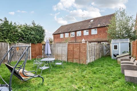 2 bedroom flat for sale, Wyndham Avenue, Cobham, Surrey, KT11