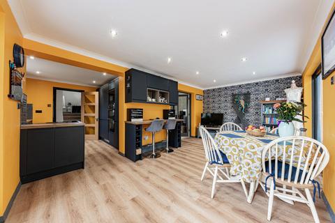 3 bedroom semi-detached house for sale, Stonebridge Way, Faversham, ME13