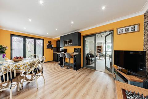 3 bedroom semi-detached house for sale, Stonebridge Way, Faversham, ME13