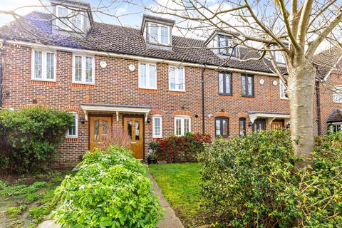 3 bedroom terraced house for sale, Langley Avenue, Worcester Park KT4