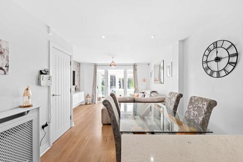 3 bedroom terraced house for sale, Langley Avenue, Worcester Park KT4