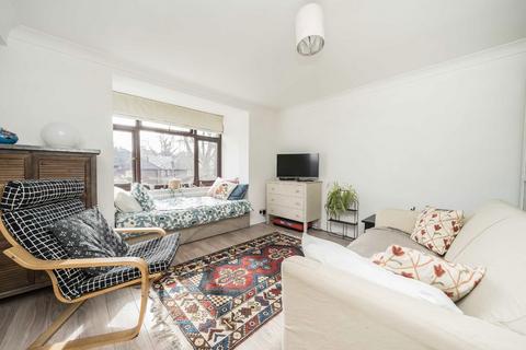 Nether Street, London N3