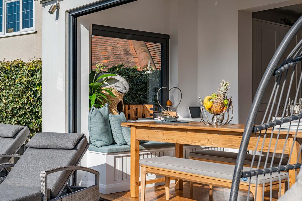 Kitchen/Dining Area