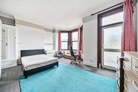 4 bedroom terraced house for sale, Sylvan Avenue, London