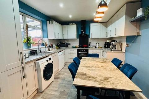 3 bedroom terraced house for sale, Gleneagles Close, Watford WD19