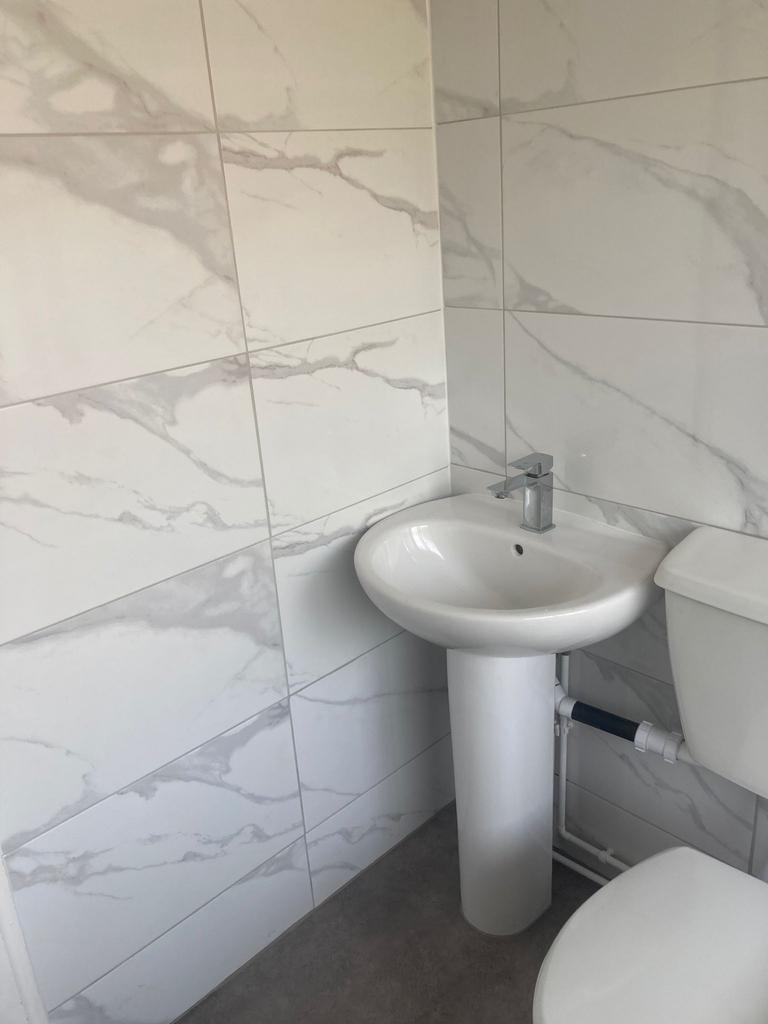 Bathroom sink wall