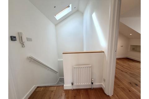 3 bedroom apartment for sale, Cavendish Road, London, NW6