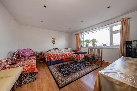 2 bedroom apartment for sale, Becketts Close, Feltham, TW14