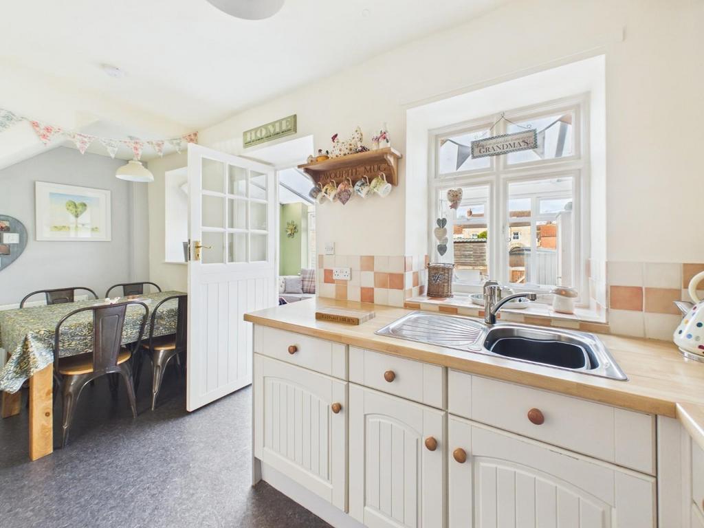 Kitchen Dining 6.jpg