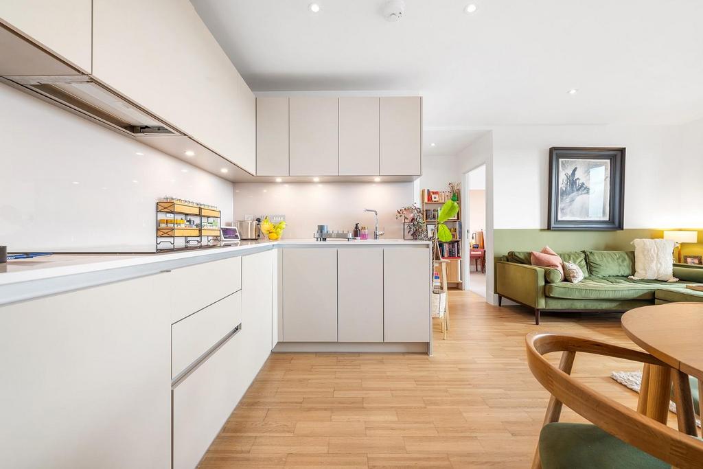 Kitchen (2).JPG