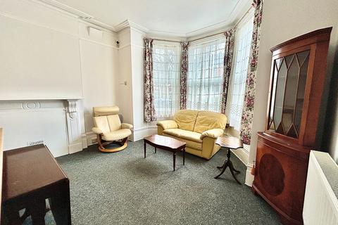 1 bedroom flat to rent, Meadowcroft Road, London, N13