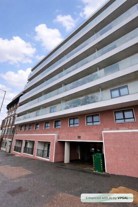 Stunning 1-Bedroom Executive Apartment with Balco