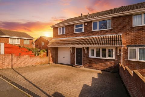 4 bedroom semi-detached house for sale - Seaton Gardens, Rossington, DN11