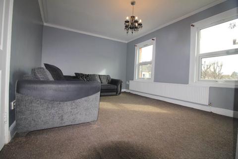 3 bedroom flat to rent, Felix Road, West Ealing, W13