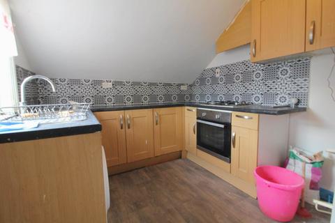 3 bedroom flat to rent, Felix Road, West Ealing, W13