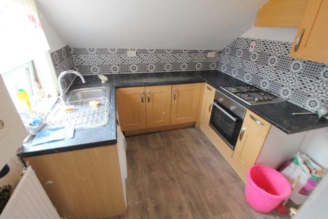 3 bedroom flat to rent, Felix Road, West Ealing, W13