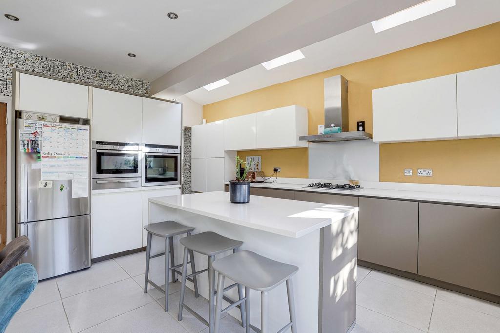 Breakfast Kitchen &amp; Dining Area