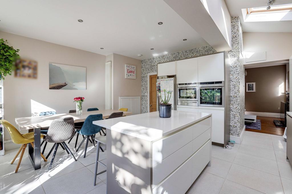 Breakfast Kitchen &amp; Dining Area