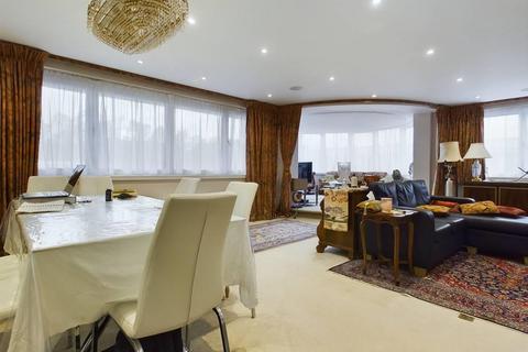 3 bedroom house to rent, Queens Terrace, London