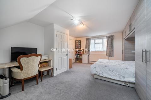 undefined, Ferncroft Avenue, London, N12