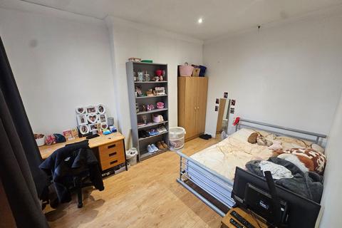 5 bedroom end of terrace house for sale, Claremont Road, Manchester, M14