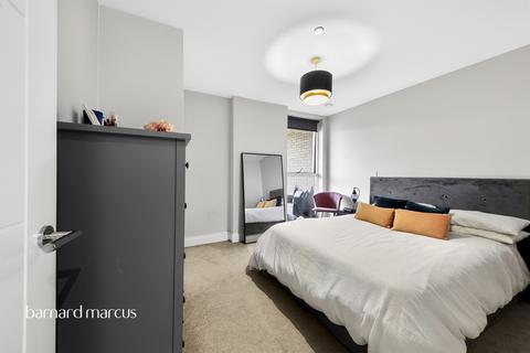 1 bedroom flat for sale, Montmorency Gardens, London