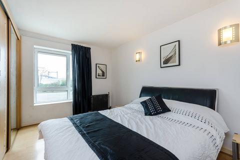 2 bedroom flat to rent, Hopton Road, Woolwich, London, SE18