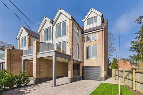 4 bedroom townhouse for sale, Cliff Road, Hessle